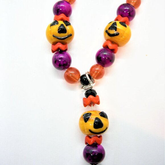 Pumpkins and pearls lampwork necklace - Picture 3 of 16